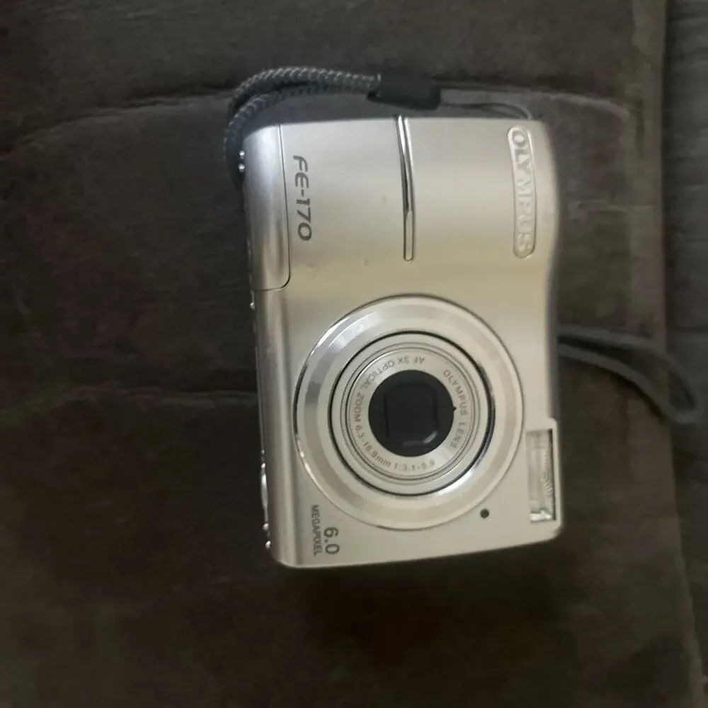 Olympus FE-170 Compact 6.0 MP Digital Camera Silver Tested & WORKS (NO SD CARD)